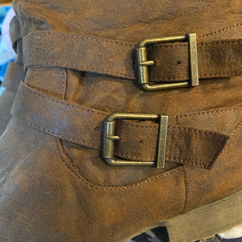 Brown boots. Furlined. So comfy! - Picture 3 of 8